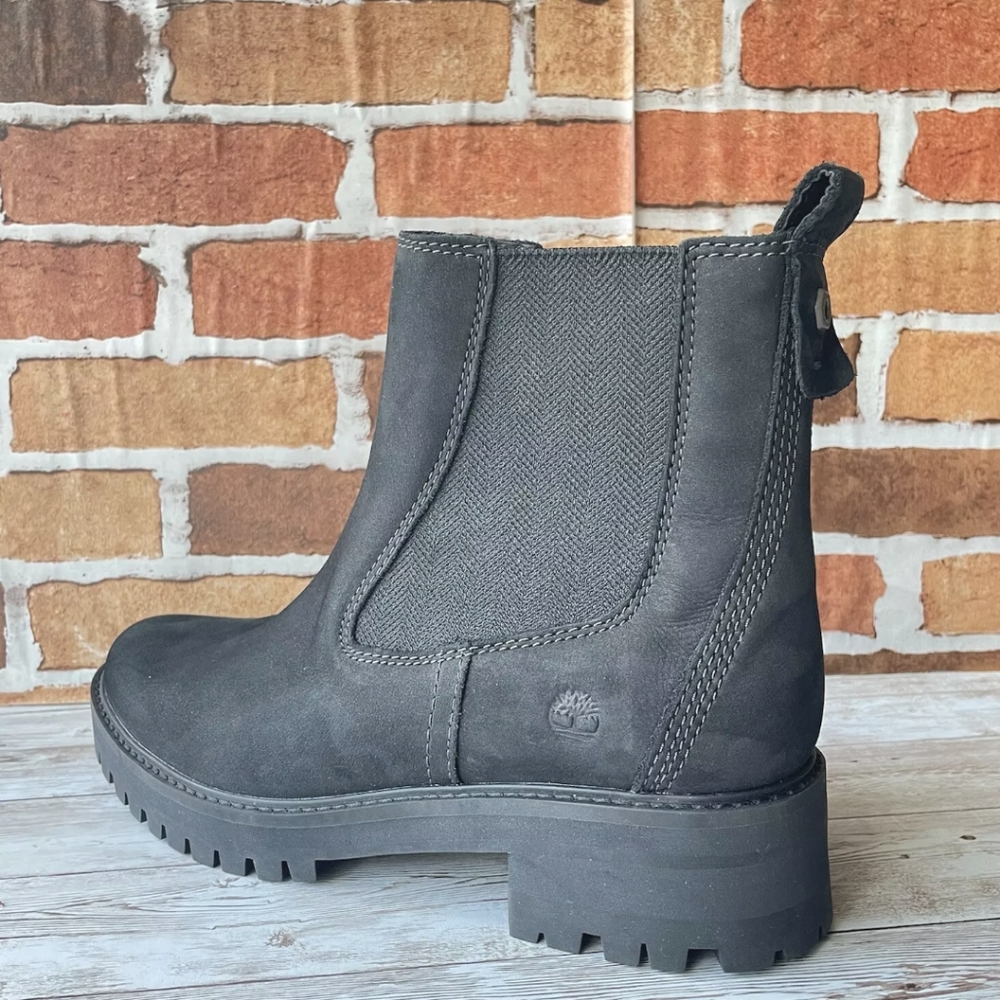 TIMBERLAND WOMEN'S COURMAYEUR VALLEY CHELSEA BLACK NUBUCK BOOT. - Picture 3 of 5